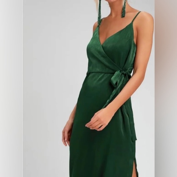 NWT Lulus Fall In Love Green Satin Midi Wrap Dress Small - Picture 2 of 11
